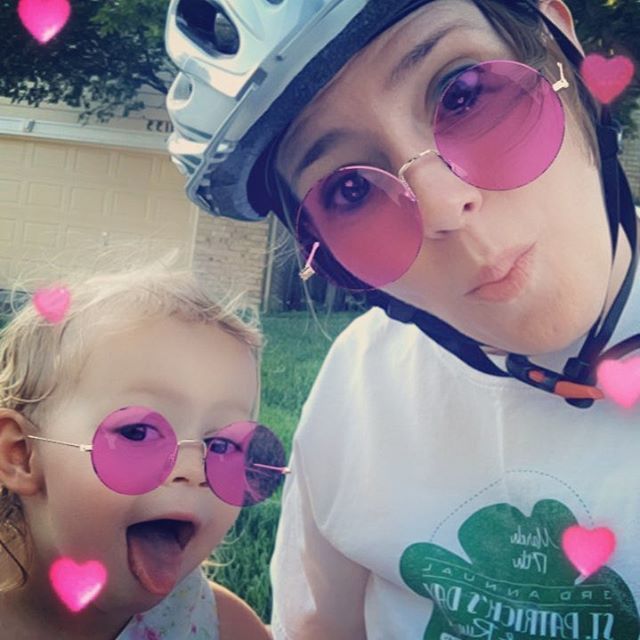 AMothersPace3's tweet photo. We blew a tire so we’re playing on Snapchat while we wait for my husband to pick us up. #bikeridefail https://t.co/O0HU5ZYKWk