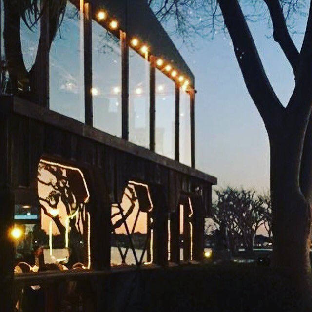 HarborHouseSD's tweet image. Reflections on a Monday. 🤩#mondayvibes #sunsetreflection