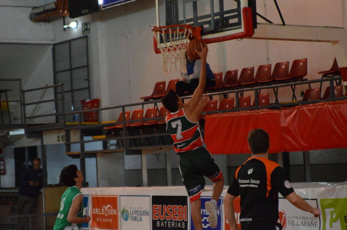 En el Coliseo triunfo de nuestros chicos U15 frente a Sarmiento #SemilleroVerdirrojo