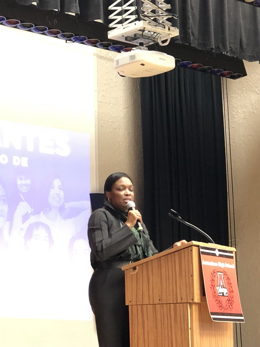 DeputyChiefKlee's tweet photo. #N4 @ChiPubSchools is proud to hear feedback & questions from #CPSParents with Networks 1,2, & 4.
@janicejackson #CPSVision https://t.co/Ai3jN8todm