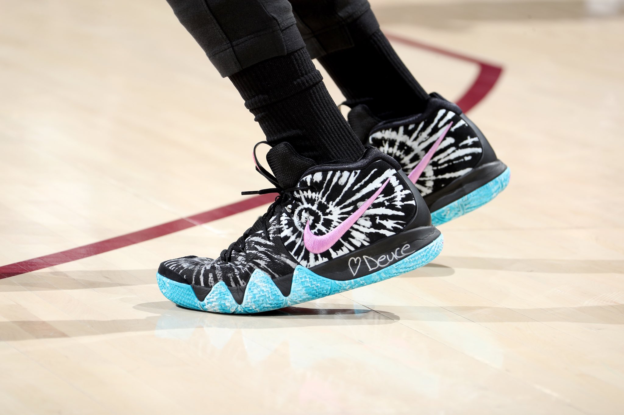 Kyrie 4 deuce 2025