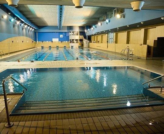 andorratoday's tweet photo. Les piscinas comunals recolliran l’aigua de les pluges, la tractaran i la reutilitzaran pel bany. #Andorra https://t.co/wv9BJJBNku
