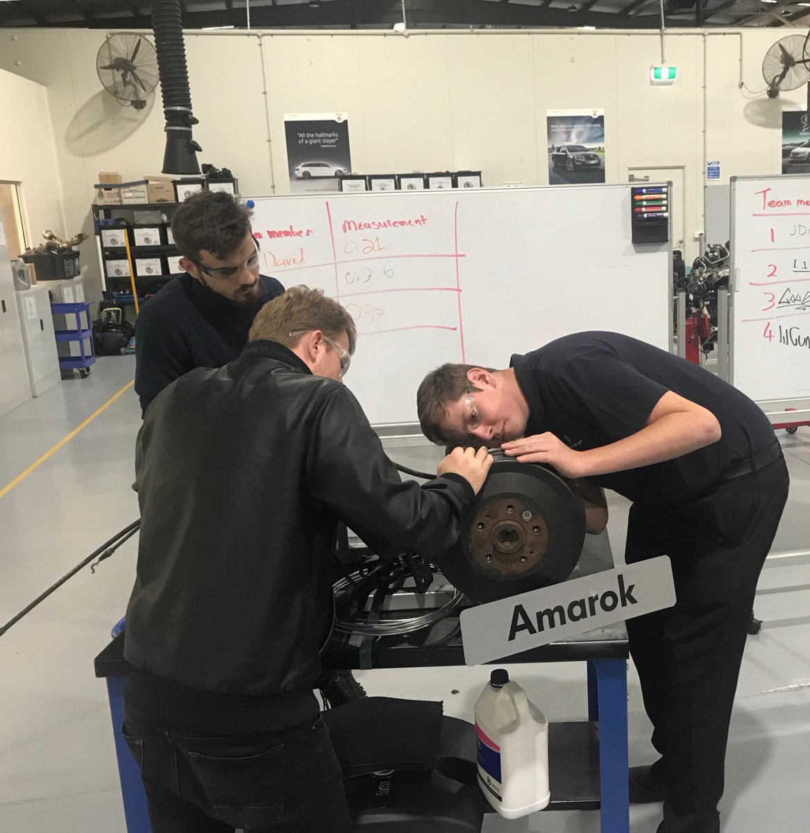 auto_vantage's tweet image. Volkswagen 1st year Apprentices carrying out their third block of training, completing AURTTB001 Inspect and Service Breaking Systems #apprenticetraining #centreofexcellence #apprenticeship #Volkswagen #automotive #automotivetraining