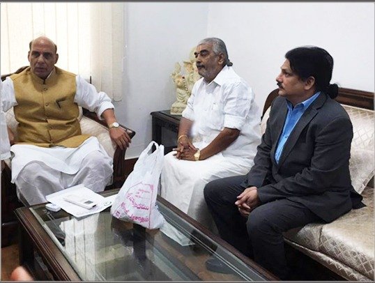 chaitanyadj's tweet image. Who is this GVR Shastri who was on @republic the whole day yesterday maligning TDP in the cultivated #TTDControversy ? He can be seen with Dr.Ramana Dheekshitulu meeting Amit Shah &amp;amp; RajnathSingh in private! #Tirupati #AndhraPradesh