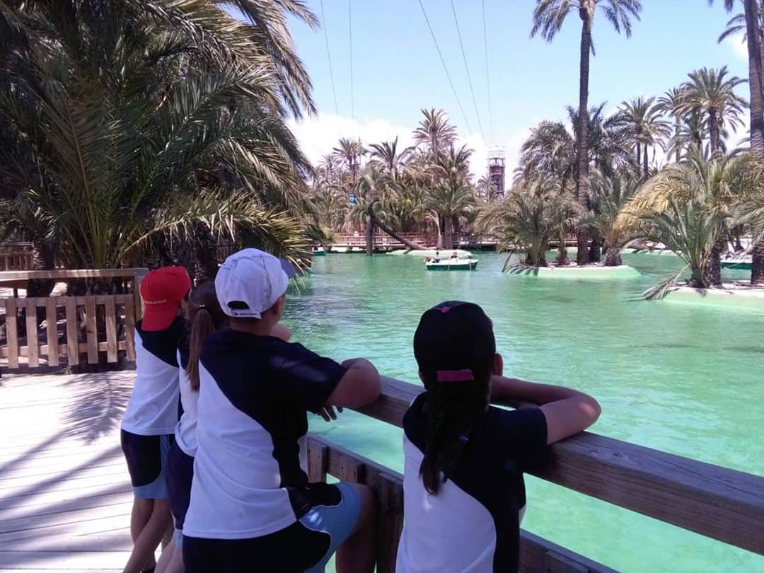 ¡Buenos días! :D
Ayer pudimos disfrutar al máximo de un día de multiaventura junto a los compañeros del <a href="/elcheaventuras/">Elche Palmeral Avent</a> y los niños, niñas y profes del Colegio Amor De Dios Caudete.

Otra genial excursión junto a ellos. ¡Hasta la próxima! 👏