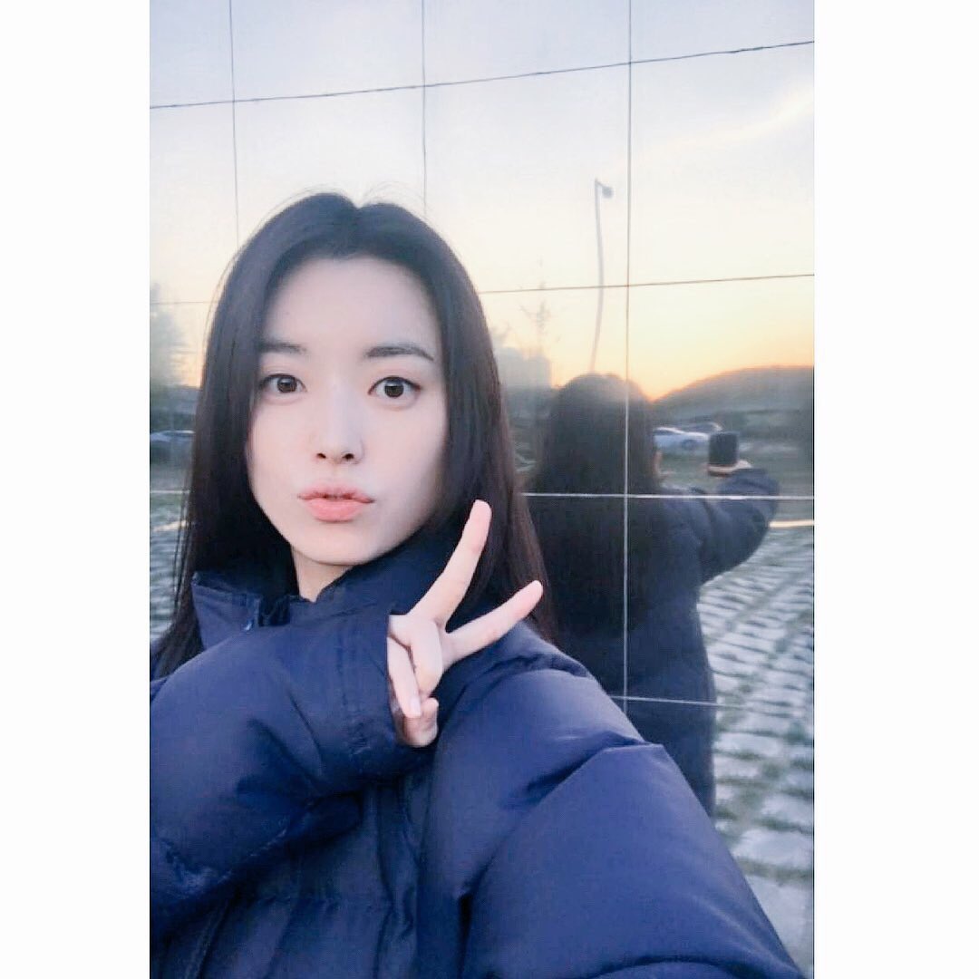 van2ee's tweet photo. 소소하게 시작했던 덕질 계정인데 어느새 1222팔.. 감사합니다😌🎉🎉 그래서 이벤트를 해볼까아아.... 하는데요! 이 트윗을 RT해주신 분 1분을 뽑아 2만2천200원을 보내드리겠습니당 당발은 내일 8시전후 입니다. ✨얼굴유잼에 1년 222일 열일하는 🐮효주 하세용:D https://t.co/FtWjkpWjpz