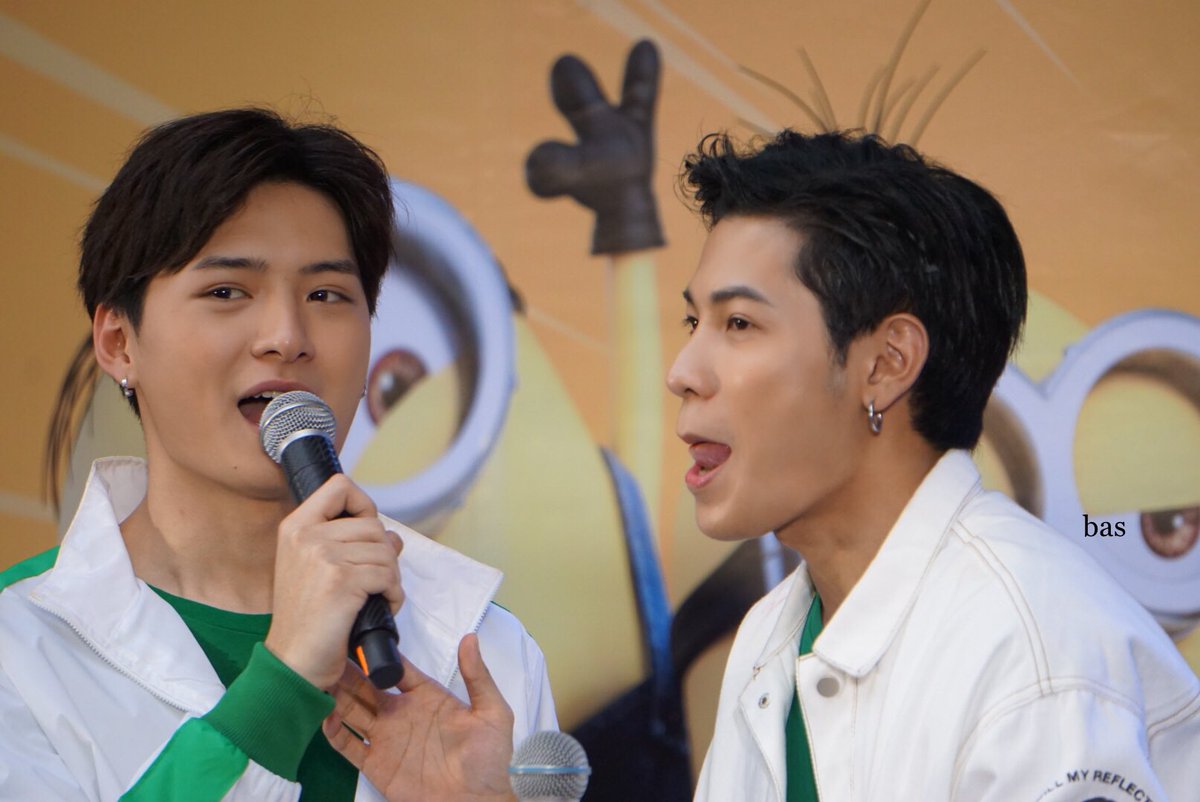 bas_172's tweet photo. พี่สิงเขิลครับ ต้องเข้าใจเขานะ ครบเครื่อง ก็ต้องโดนแซวเยอะหน่อย 
 🦁☺️🐢 
#ทีมพีรญา
#kristperawat 
#SingtoPrachaya 
#Minionsexpress 
#MinionLover 
#tescolotusexpress https://t.co/g0nt15b5wc