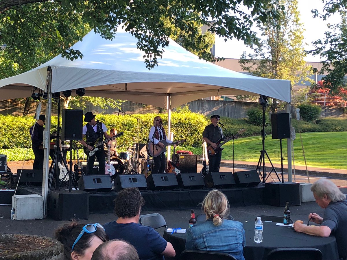 markcontino's tweet photo. Tom Petty tribute band to kickoffs the Portland Riadshow in style! #TTRS18 https://t.co/udZZ8zpLG2