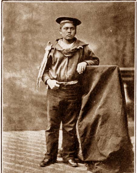 HistoriaMapuche's tweet photo. 21 de mayo de 1879: Combate Naval de Punta Gruesa entre la Covadonga 🇨🇱 y la Independencia 🇵🇪. 

En esta batalla destacó el grumete Mapuche Lafkenche Juan Millakura que cambió su nombre por Juan Bravo.

Fué uno de los fusileros que mantuvo a raya a los artilleros peruanos. https://t.co/B2MGCgMh8Q
