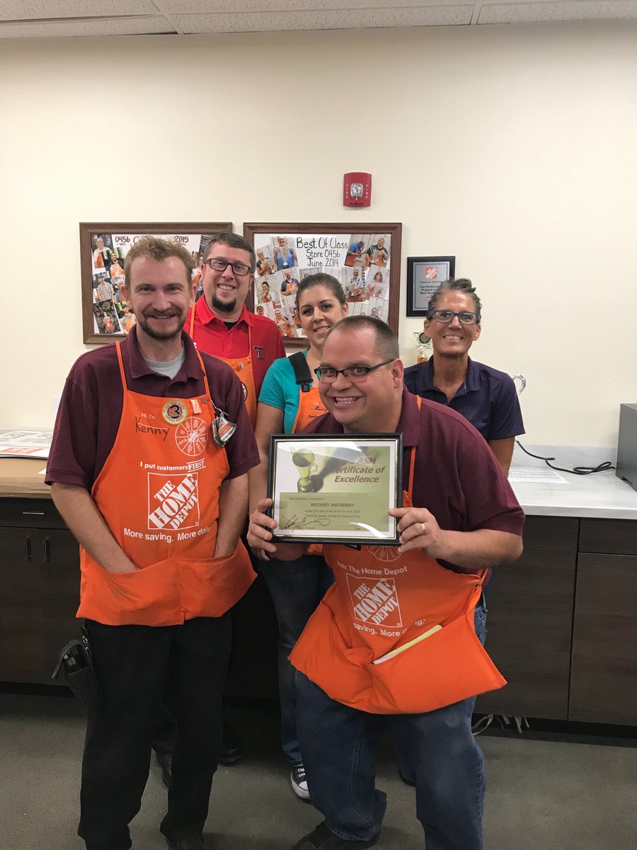 BoomMayberry's tweet photo. I was awarded the #1 Ops Asm award for the month of April!!! I couldn’t do it without these AWESOME Ops DS’s!!!  We appreciate all that you do!! #Team456 #D66Proud @JefferyOfenloch @KatiePentek @D66ClayB https://t.co/DUMRyLynOI