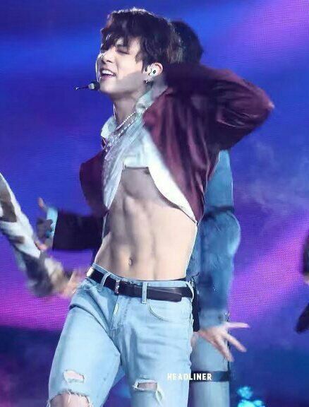 Jeancookie23's tweet photo. Porque hay gente enojada por esta foto???? Obvio que la vamos a publicar por todos lados... 
No se ven los ABS de Kook todos los días baby! 
Pidan un deseo!!!!
@BTS_twt #PremiosMTVMiaw #MTVBRKPOPBTS #MTVBRFANDOMBTS https://t.co/jyeXXzdYxS