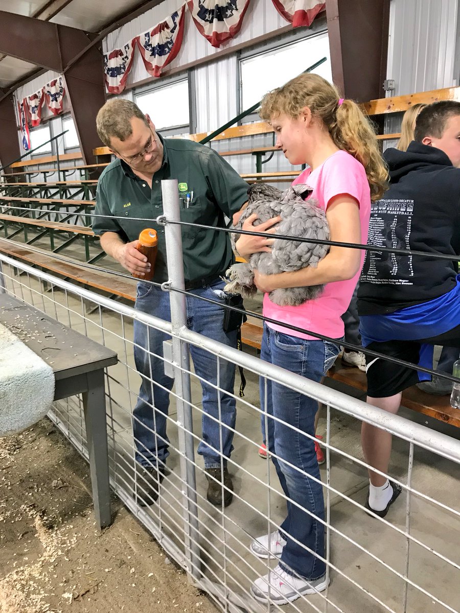 CumingCounty4H's tweet photo. Poultry Clinic this evening @ the fairgrounds! Youth learned about showmanship, biosecurity, health, & safety! They had some great questions! Thank you to our presenter for a educational evening! #poultry #showmanship #cochins #countyfairprep #NE4H ๐๐ https://t.co/EMbGSyllcQ