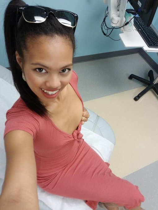 Definitely starting to feel a certain sort of way being left alone in the doctor's office...lol ;) (Although<a href="/tag/sexy"class="tags"><span>#sexy</span></a><a href="/tag/toys"class="tags"><span>#toys</span></a><a href="/tag/horny"class="tags"><span>#horny</span></a><a href="/tag/mondaynight"class="tags"><span>#mondaynight</span></a><a href="/tag/doctorsoffic"class="tags"><span>#doctorsoffic</span></a>