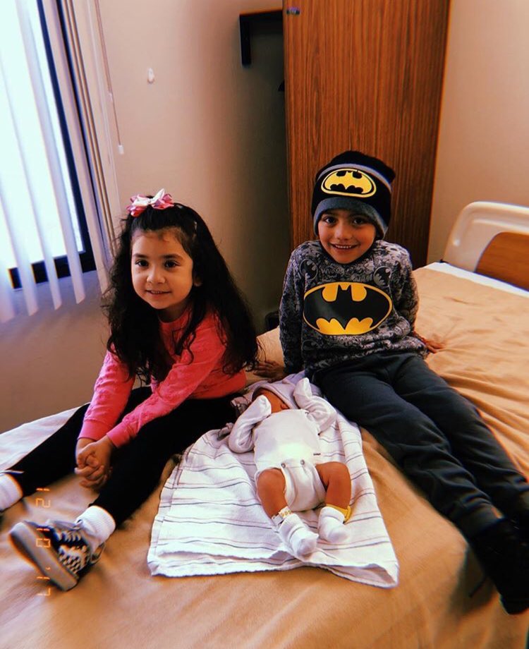 3/25/18 pure bliss 🌺

Matías, Genésis and their daddy’s little sister a few days after Gené’s birth.