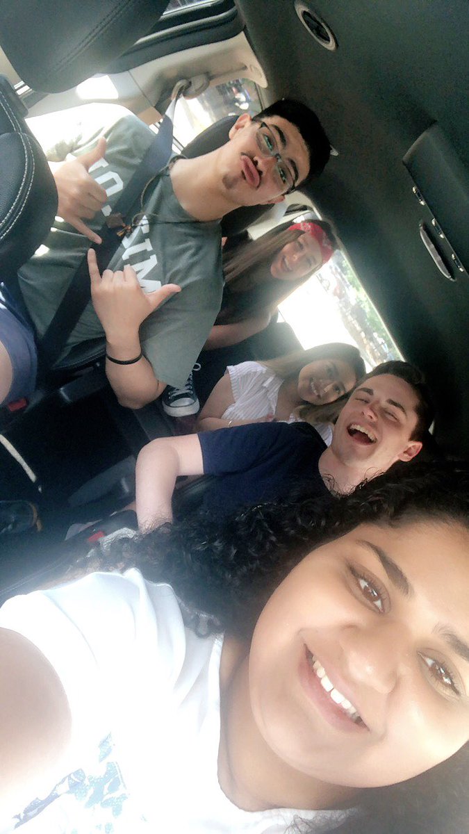 MAB_Charlotte's tweet photo. free day vibes 🤩😍😎🤙👅#charHITTINTHETOWN https://t.co/3Q7GSbZEHs