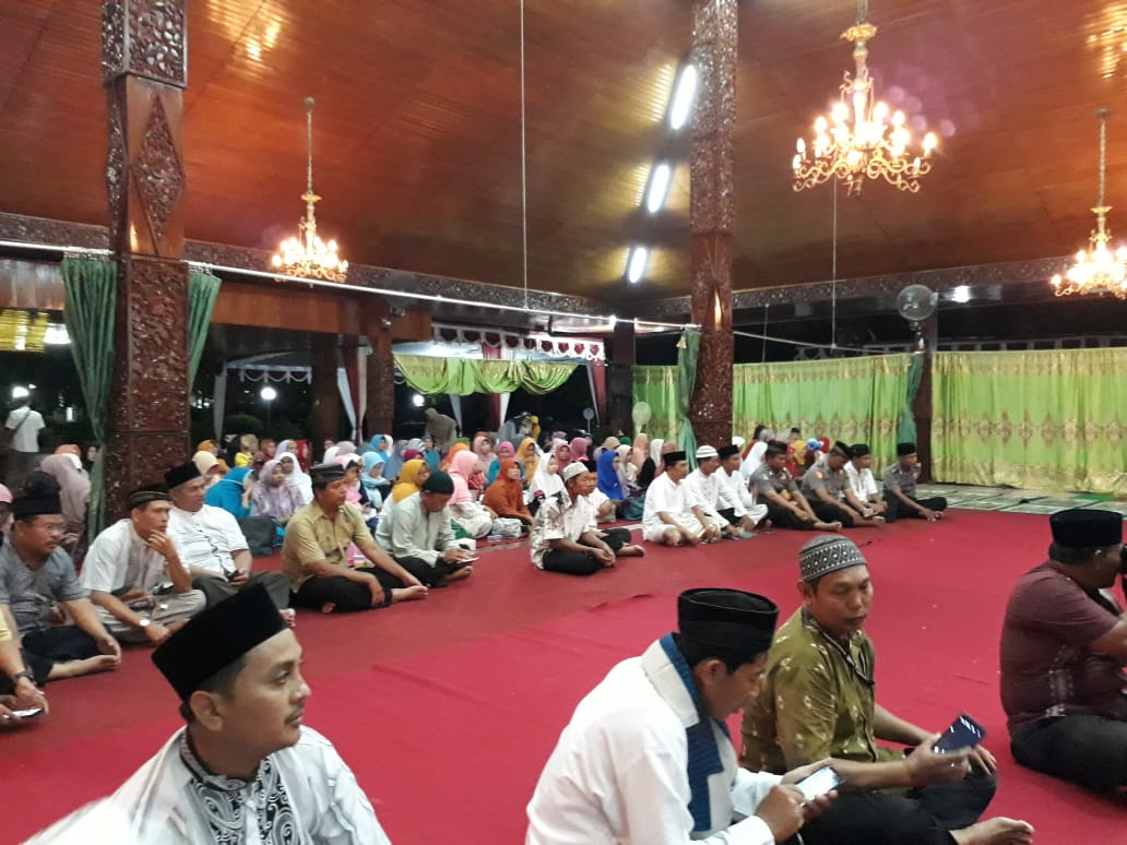 Marhaban Yaa Ramadan
"Selamat Menunaikan Ibadah Puasa" 1439H

Pembukaan kegiatan tarawih keliling bersama Bupati di Pendopo Kab.Blora. 
Senin(21/05/2018)
<a href="/Djoko_Arief/">Bupati&Wabup Blora</a> <a href="/AriefRohman838/">Arief Wabup Blora</a>