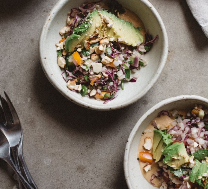 DietGameChanger's tweet photo. A lovely recipe created by the amazing @sproutedkitchen - Thai inspired cauliflower rice salad.  Perfect for lunch, dinner or even as part of a larger shared meal. #HealthyFood #dietfood #delicious #diet #weightloss #realfood https://t.co/QsFOHF1KXD https://t.co/Joy365icCs