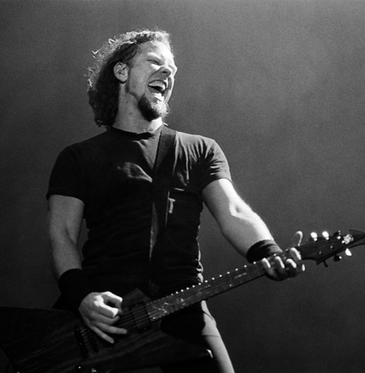 PANTSB3RG's tweet photo. Secretly married to James Hetfield in a parallel universe #JamesHetfield #metallica #fangirlingaf https://t.co/1dsHQ5iey0