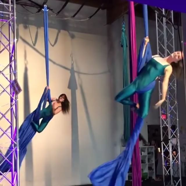 AerialWarehouse's tweet image. Perfectly in sync. Practice is perfection!! Thank you @lelindberg and @nafeesa372 for joining us for another amazing student showcase!!!
.
.
.
#insync #practiceisprogress #practiceisperfect #aerialshowcase #awcoachesrock #awclientsrock ift.tt/2GEhHyy