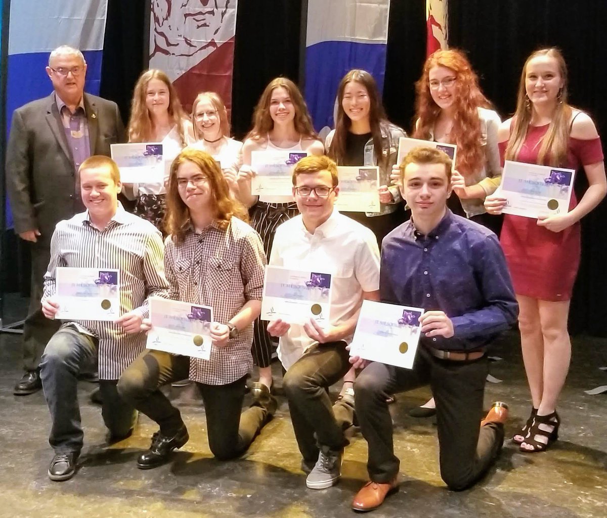 deschenes_c's tweet photo. Ce soir avait lieu le Gala Mérite en histoire de la SSJB Richelieu/Yamaska, où des élèves du @College_ST_PAUL, de ľÉcole sec. le Carrefour &amp; 18 élèves de Ste-Julie ont été honoréEs pour leurs excellents résultats. La jeunesse est ľessence même de notre avenir, pense @sbergeron. https://t.co/JCj5rThUdH