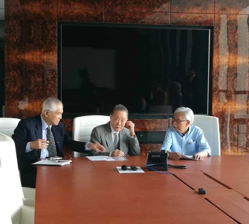 MelGohCNA's tweet image. 94 year old billionaire tycoon Robert Kuok who’s based in HK flew in to join Council of Elders’ meetings today .  Khazanah Nasional Azman Mokhtar to brief council again today