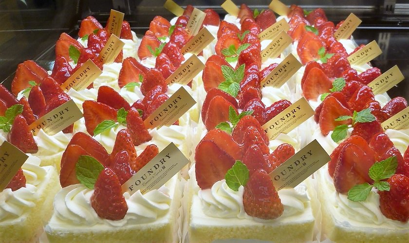 そごう横浜店 5 22 今日は何の日 毎月22日は ショートケーキ の日 です カレンダーで22日の真上には15日があり ショートケーキの上には苺が乗っていることから 甘いものでエネルギーチャージ 艸 美味しい苺ショートケーキあります
