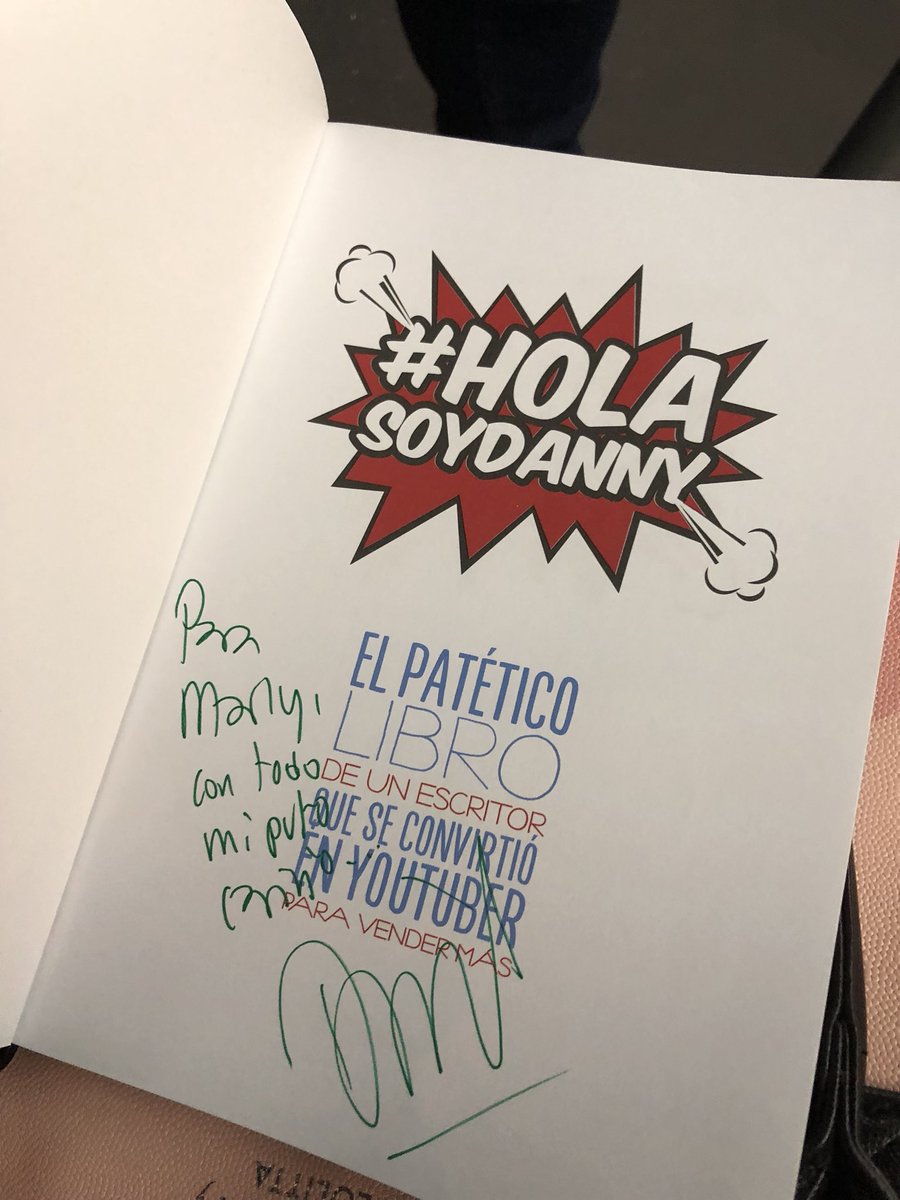 Majuroza's tweet photo. Feliz con mi #putolibro firmado @DanielSamperO si cumple! https://t.co/puGRbe6D7D