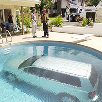 InsureCert's tweet photo. Don't get caught underwater! @GEICO #carpool #insurance #Insurtech #ai #autonomouscars #flood @InsureCert @Progressive @fema #insurecert https://t.co/b99VxhsxcF