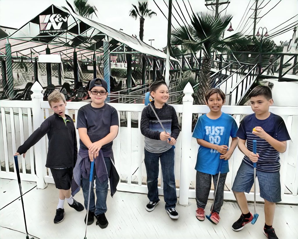 CAmobile's tweet image. Day 21 #LiveMagentaChallenge Remembering childhood friends and being around positive influences...I'm a super proud dad of 2! #teachvalues #friendsforlife #familyfirst #LiveMagenta #beyou 👨‍👩‍👧‍👧