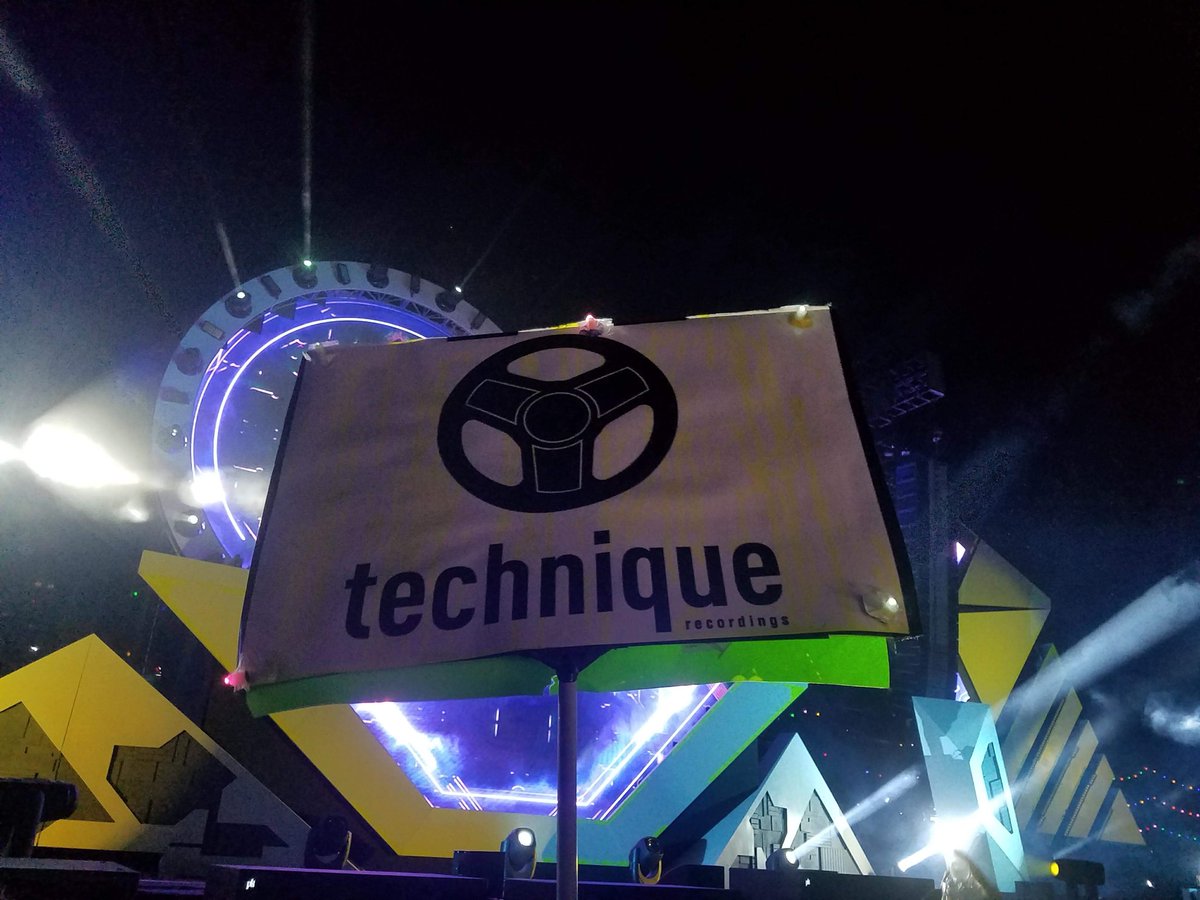 My dude sent me this from <a href="/EDC_LasVegas/">EDC Las Vegas</a>, hell yeah #techniquefam  #TechniqueSummer  @dnblinesmith  <a href="/TantrumDesireUK/">Tantrum Desire</a> 🤘🏼
