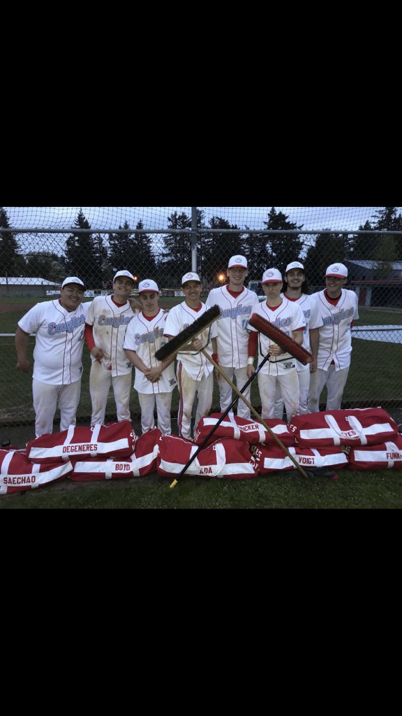 pdx_justin's tweet photo. Just wanted to say thank you to everyone who supported me these last 4 years of high school & playing ball. Onto the next chapter. Excited to see what the future holds for me! #db264 #nl77 https://t.co/fV8EgcZNni