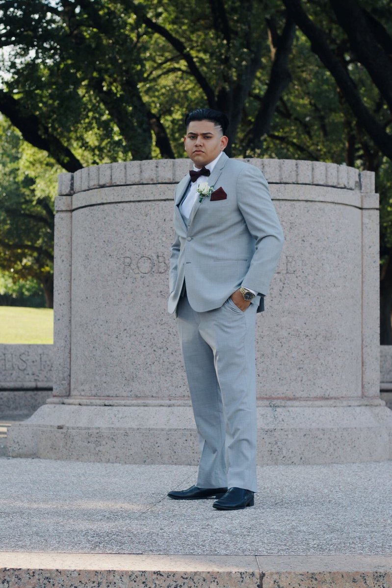 Brown__Ice's tweet photo. It’s us against the world 🌎 💫 #Prom2k18 https://t.co/pbkhzBDHBN