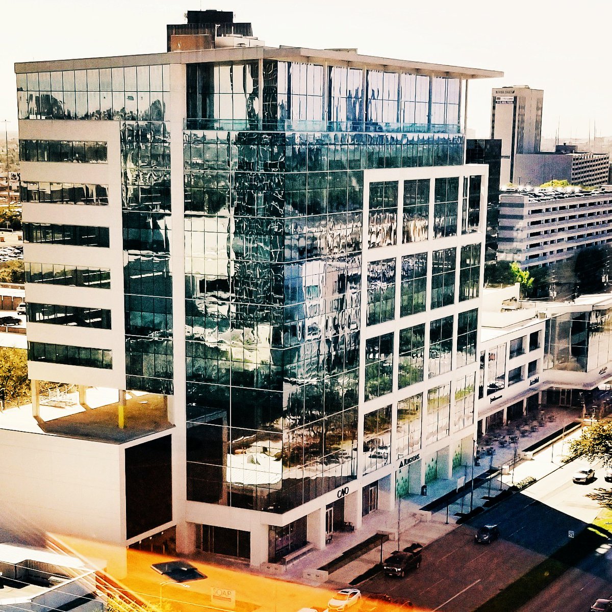 mmtxproperties's tweet photo. Can you imagine working in such a beautiful place? Lease space available! Welcome to 3773 Richmond Avenue! Contact us for your private tour today! #bethereddot #youarehere #beunforgettable #thepowerofone #realtor #realestate #realestatelife #ilovewhatido #houston #houstontx https://t.co/xJmaOKb92W