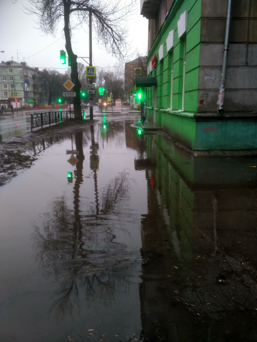 Stephan_Gunsche's tweet photo. @DepGorHozSamara 
Постоянно затапливаются и заносятся грязью тротуары:
1.Физкультурная 96
2.Нововокзальная 8,угол со стороны ул. Физкультурной
3.Матросова 7,угол со стороны ул. Физкультурной
Нет бортового камня со стороны газонов,уровень тротуара ниже газонов.Нет отвода воды https://t.co/aQ3OYmImix
