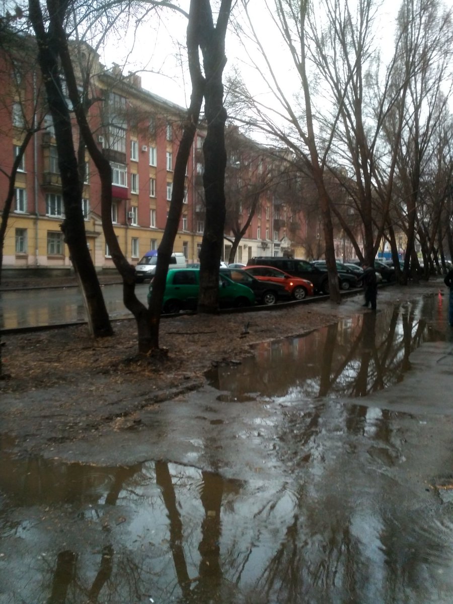 Stephan_Gunsche's tweet photo. @DepGorHozSamara 
Постоянно затапливаются и заносятся грязью тротуары:
1.Физкультурная 96
2.Нововокзальная 8,угол со стороны ул. Физкультурной
3.Матросова 7,угол со стороны ул. Физкультурной
Нет бортового камня со стороны газонов,уровень тротуара ниже газонов.Нет отвода воды https://t.co/aQ3OYmImix