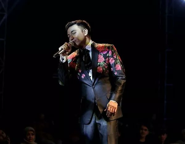 iSwaraJKT's tweet photo. Vokalis grup Kahitna Mario Ginanjar mantap untuk kembali menggelar konser tunggal pada 14 Juli 2018. Dalam konser tunggalnya nanti Mario akan menggelar konser bertajuk Tribute to Divas 2 yang ia persembahkan untuk para diva tanah air. #IFakta https://t.co/fkM5nxx38B