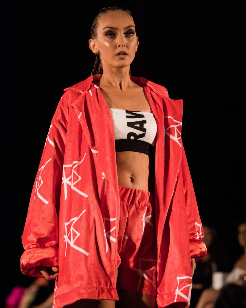 Face_Fashion's tweet image. FF&apos;18 / Melbourne  
Label @raw__war / 📸 @reannonlea
#FacefashionAu #EmergingDesigner #AustralianFashion #Melbourne #Fashion