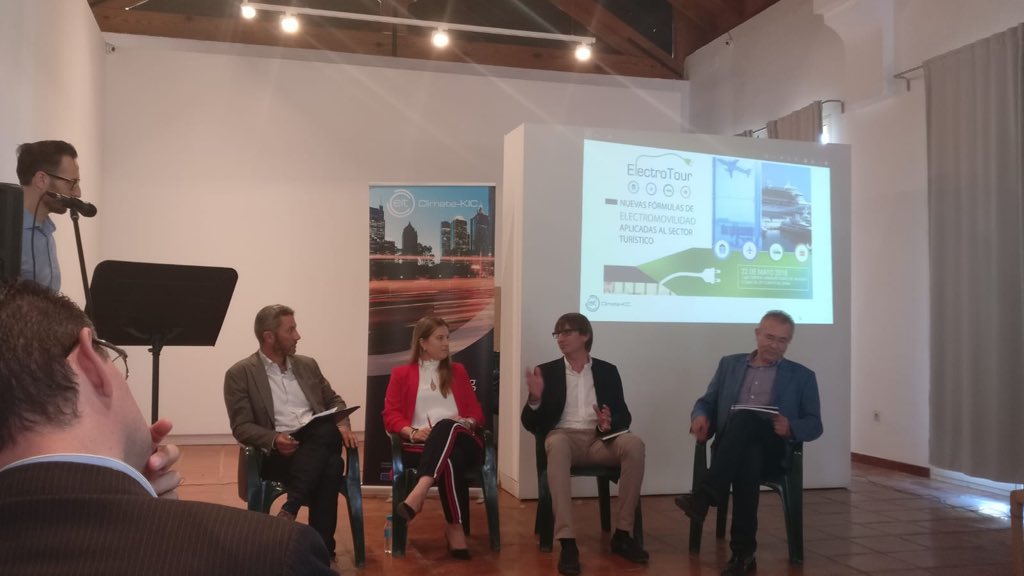 AVVEinfo's tweet photo. Estamos presentes en la mesa “Modelos de aplicación y desarrollo hacia el turista.” de la mano de nuestro presidente, Eduardo Blanes. #Turismo #TurismoSostenible #ELECTROTOUR #AVVE https://t.co/9r6esVaR8A