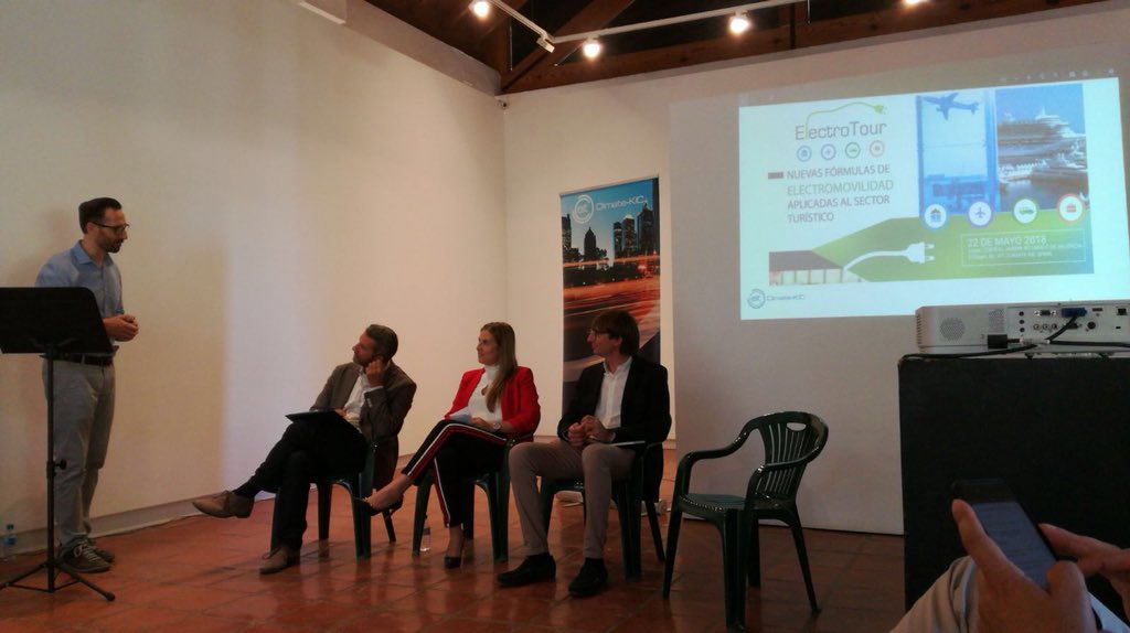 AVVEinfo's tweet photo. Estamos presentes en la mesa “Modelos de aplicación y desarrollo hacia el turista.” de la mano de nuestro presidente, Eduardo Blanes. #Turismo #TurismoSostenible #ELECTROTOUR #AVVE https://t.co/9r6esVaR8A