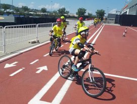 LiceoHispano's tweet photo. Ayer nuestros alumnos de 4º, 5º y 6º de Primaria visitaron las instalaciones del Circuito Ricardo Tormo en Cheste. https://t.co/PrUz156vIx #educacionvial https://t.co/653Lb6Qj2u