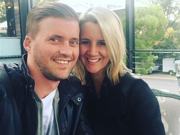 Kyk watter gewilde radio- en TV-aanbieder word vir die 1ste keer pa netwerk24.com/huisgenoot/Bek…