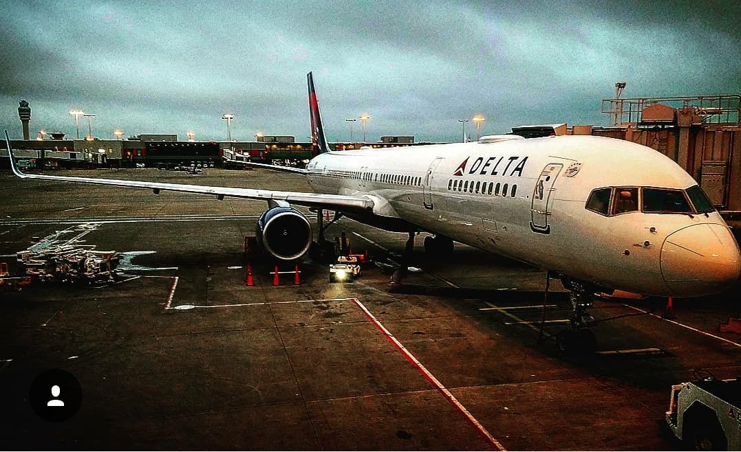 scooterbeth's tweet photo. wheels up! ๐ซ @delta another on-time flight! shake yo tailfeathers! ๐ฆ
#laxorbust #losangeles #goingback2cali #hometownairline #deltaproud #deltagirl #delta #deltaairlines #planes #trains #automobiles #make2daycount https://t.co/AspLhEYgR5