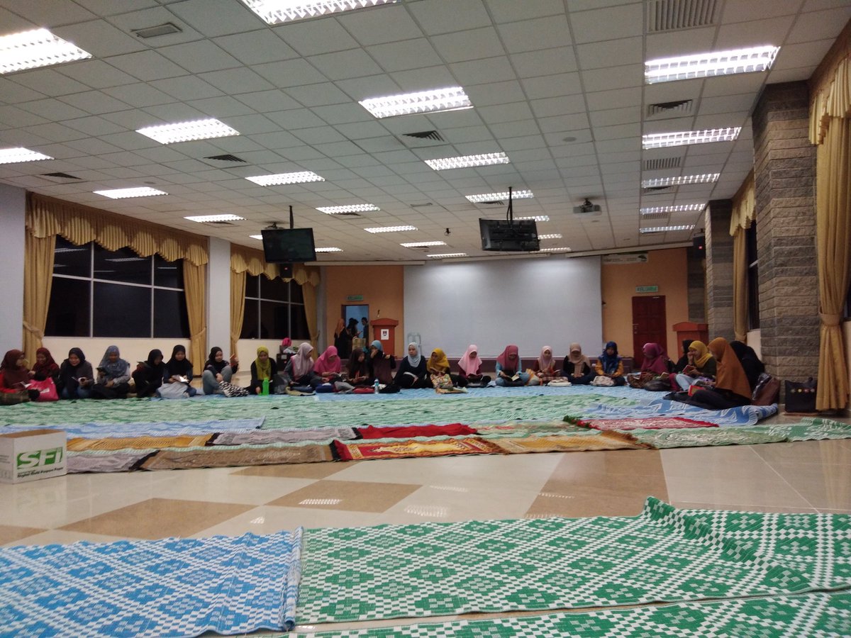 SMKPPIM's tweet photo. [LIVE UPDATE]

Iftar Perdana &amp; Solat Hajat Perdana di Dewan Al Ghazali, FSKM 🌙️

Iftar dalam talam

#FSKMOhsem #Puasa https://t.co/G3cXtfjutW https://t.co/t13RNjqHlQ
