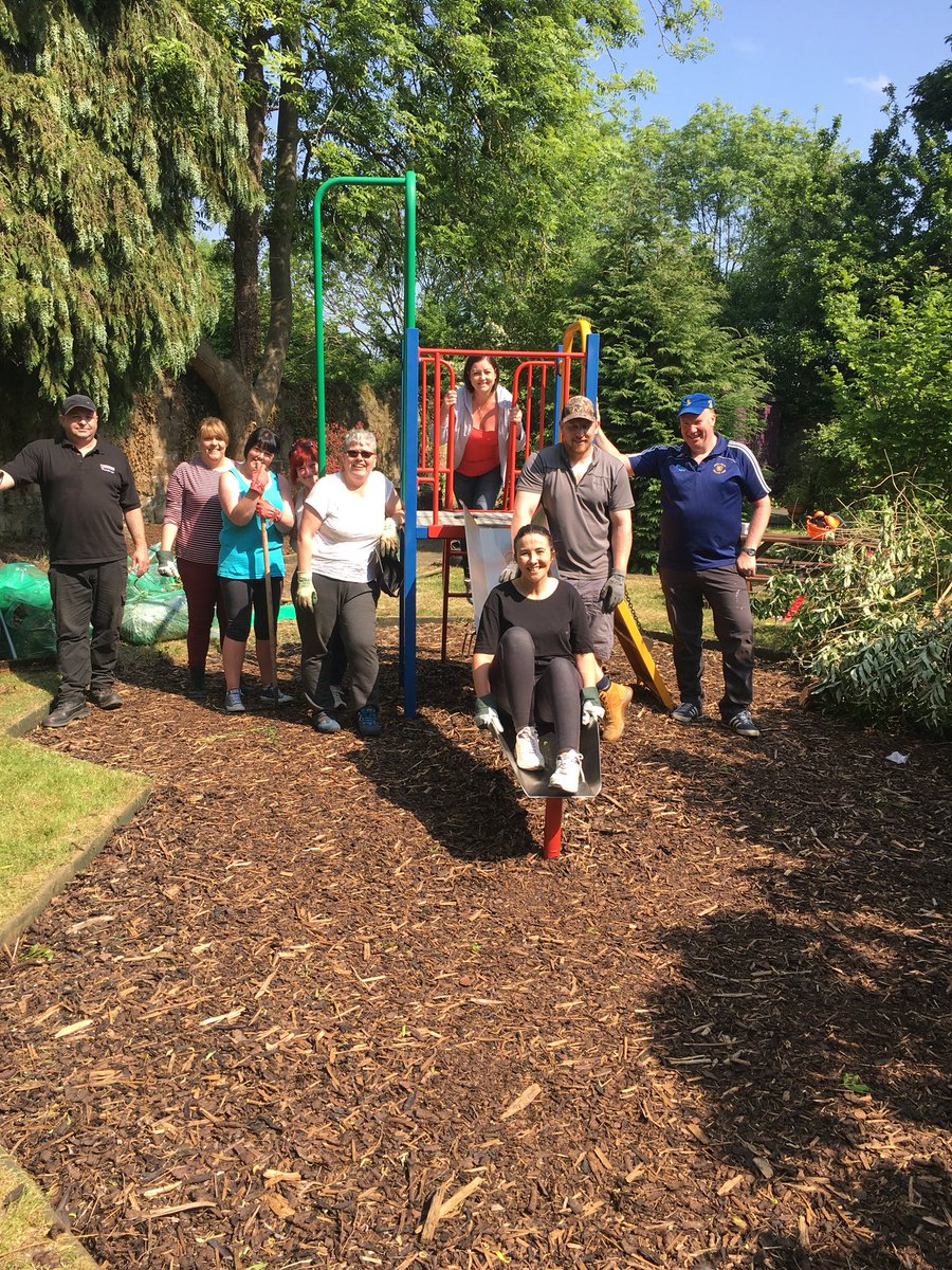 DynamicWrexham's tweet photo. Our gardens having a make over, a huge thank you to all the ladies and gents at Blakemore Retail Ltd, Mold Rd Gwersyllt for volunteering a day of their time through @BITCCymru. Our young people are going to be thrilled #volunteers #helping #dynamic #dynamicfuture https://t.co/MY5UMXsLki