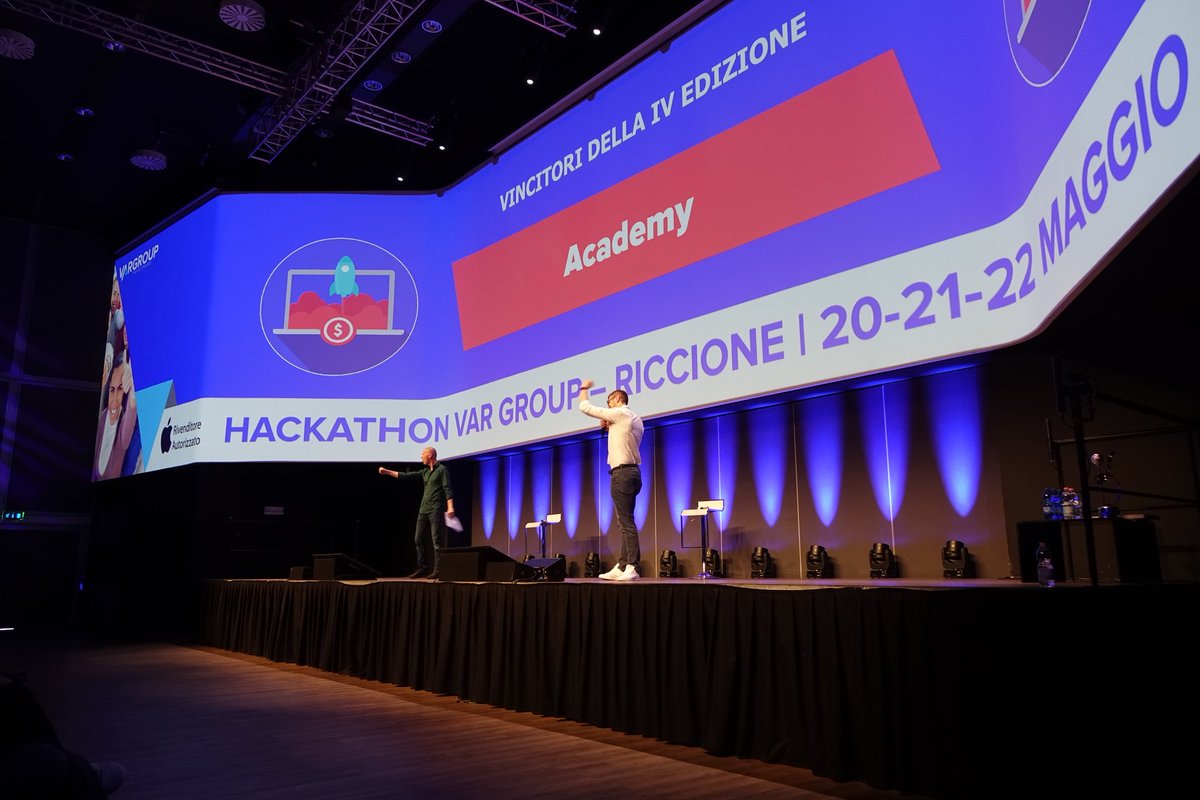 franzrusso's tweet photo. #ConventionVar
Vince l'#hackathon di @VarGroup il gruppo Academy con una soluzione #chatbot che propone assistenza di primo livello
#MadeInItaly40 #innovazione https://t.co/Ty3UHfBg1Z