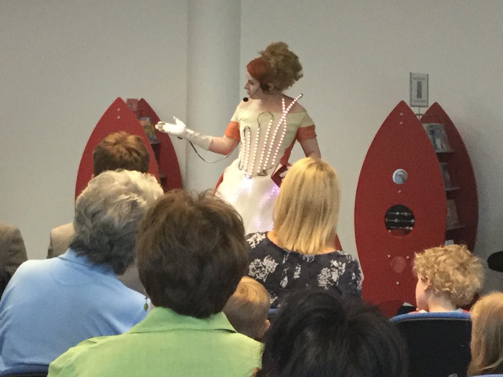 Warwickshire_CC's tweet image. Did you know that Ada Lovelace wrote the first instructions for computer programming in the mid 1800’s?
#letsmake #rugby @warkslibraries #womenincode