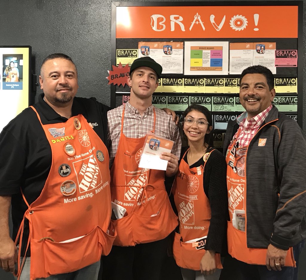 THD6650ASM's tweet photo. Celebrating D26 closer Anthony with his F.I.R.S.T. Homer Award. DSs Daniel &amp; Cat, &amp; ASM Mickey wanted to recognize his awesome teamwork. @HomeDepot6650 @roberthdumas @Allen83hd @NotoKara https://t.co/WFGthUUlfQ
