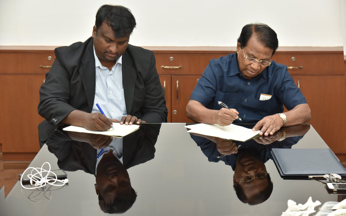 VIT_univ's tweet photo. The future of healthcare with 3D Technology at VIT in collaboration with CTARS
VIT and CTARS (Centre for Technology Assisted Reconstructive Surgery) signed a MoU today (22 May 2018) at VIT. @CTARS
#VITVellore
#VIT
#CTARS https://t.co/9YKi8KP2Cj