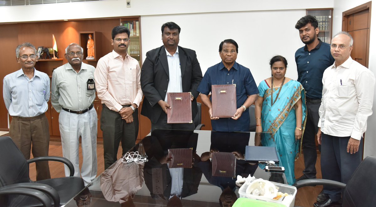 VIT_univ's tweet photo. The future of healthcare with 3D Technology at VIT in collaboration with CTARS
VIT and CTARS (Centre for Technology Assisted Reconstructive Surgery) signed a MoU today (22 May 2018) at VIT. @CTARS
#VITVellore
#VIT
#CTARS https://t.co/9YKi8KP2Cj