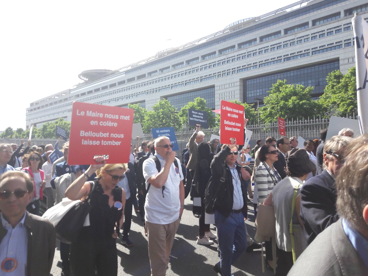 actuel_compta's tweet photo. [Vidéo] La rue, nouvelle réponse des commissaires aux comptes - reportage à la #ManifCAC du 17 mai contre le projet de relèvement des seuils d'audit légal (accès libre) https://t.co/STUGOBFLO2 https://t.co/Z0htoehdlb